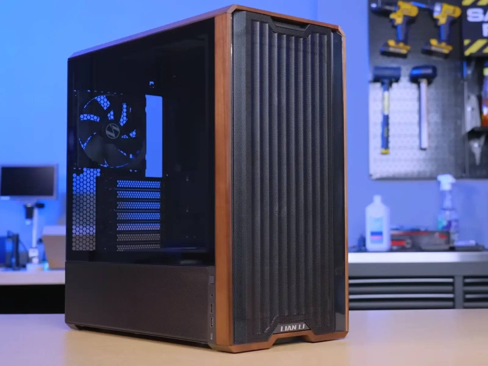 Lian Li LanCool 217 Minimalistic
